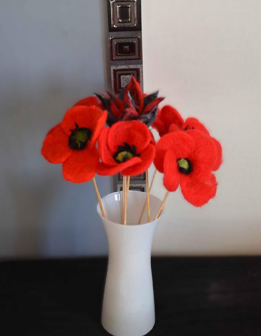 Broche coquelicot en feutre rouge : épingle fleur en laine faite main - France
