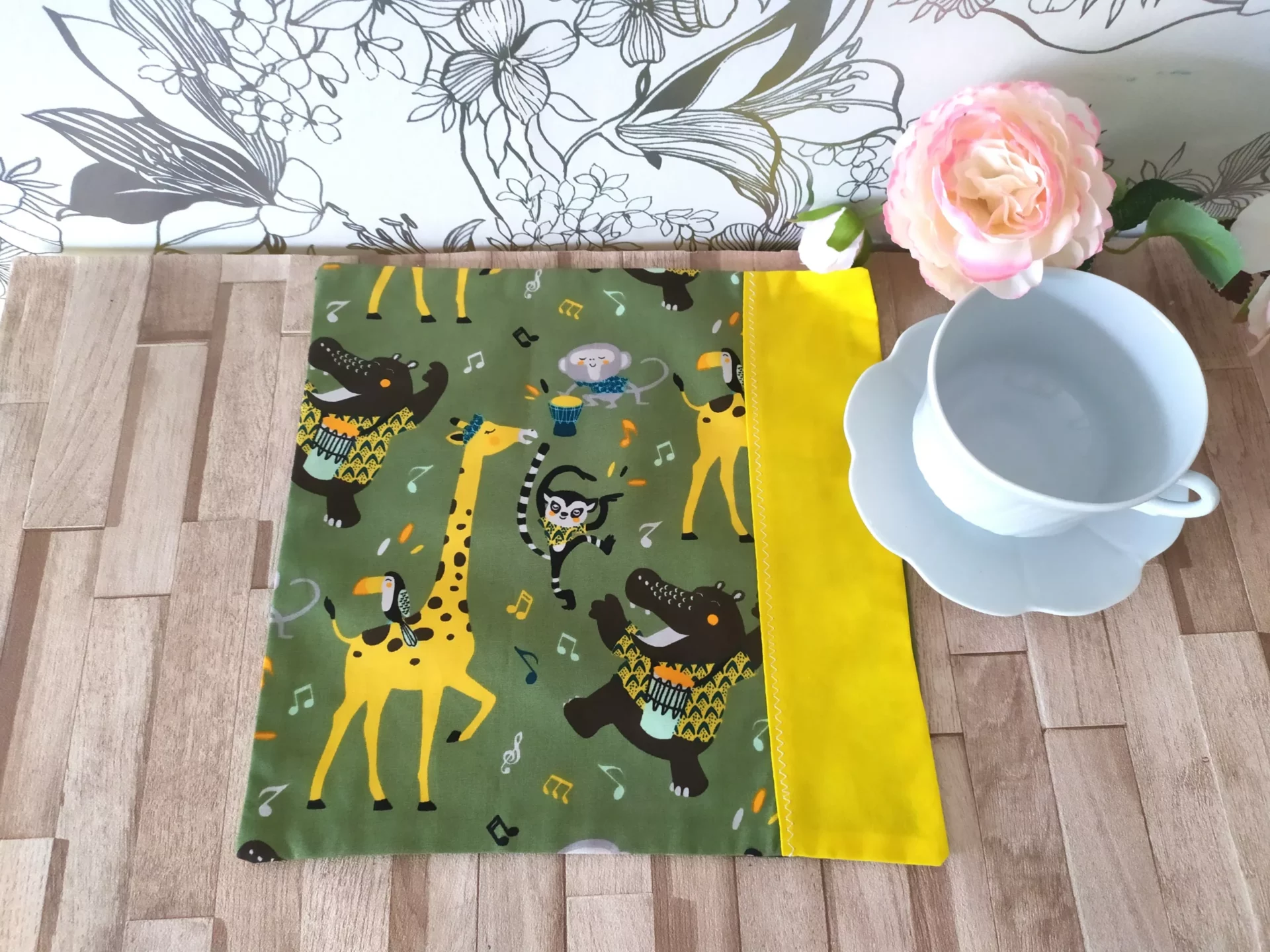Serviette bicolore reversible Carnaval des Animaux – Image 2
