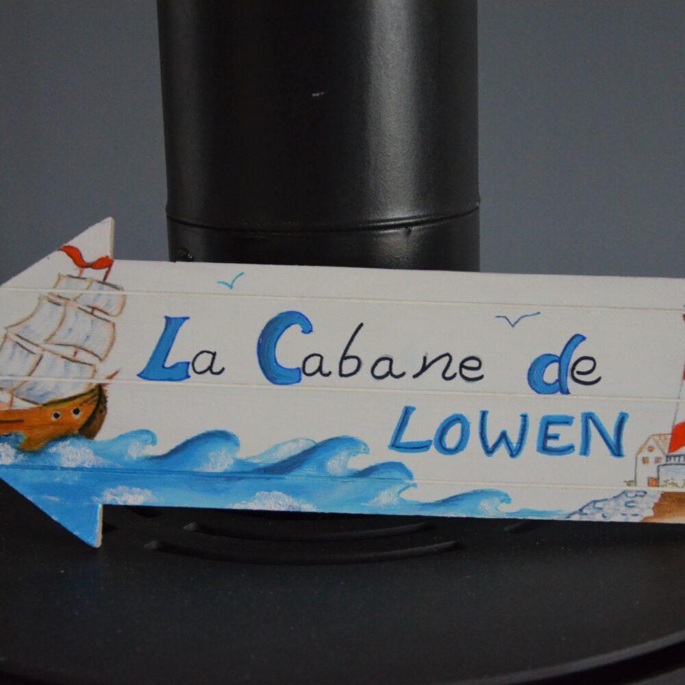 Pancarte en bois personnalisée "La Cabane de Lowen"