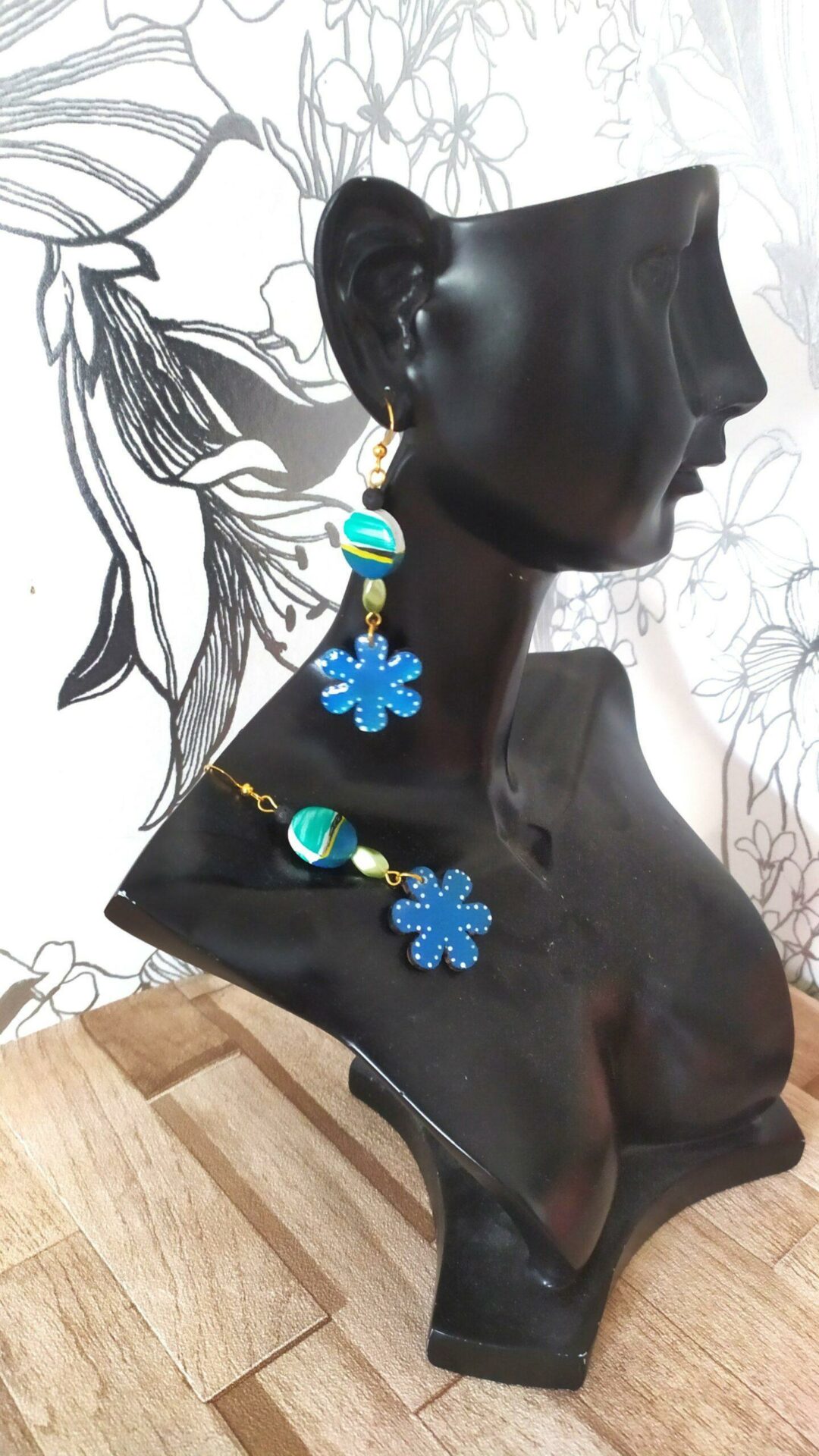 Boucles d'oreilles Fleurs bleues – Image 2