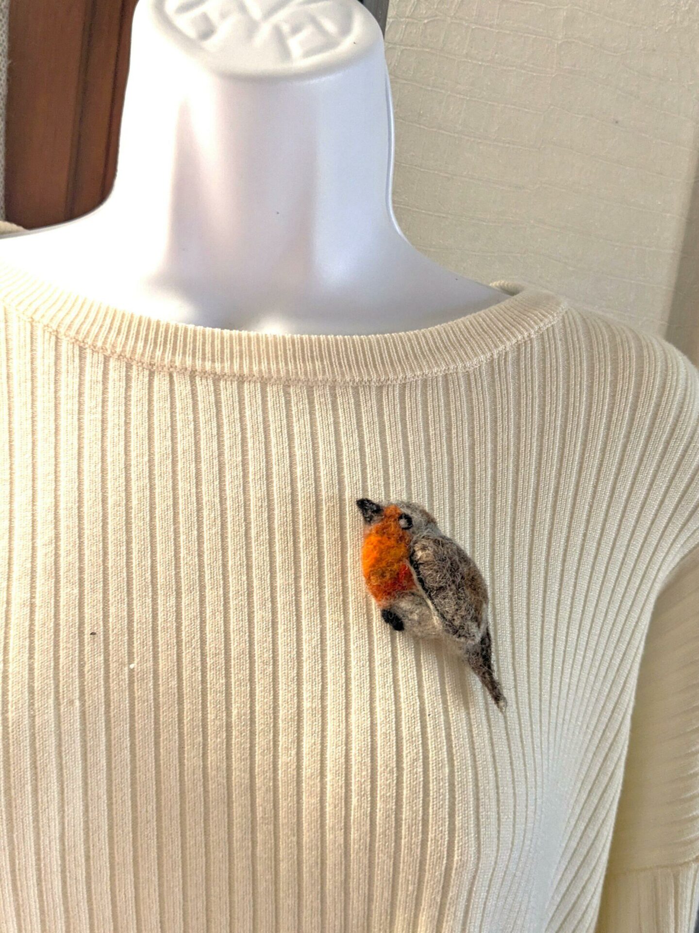 Broche Rouge gorge – Image 5