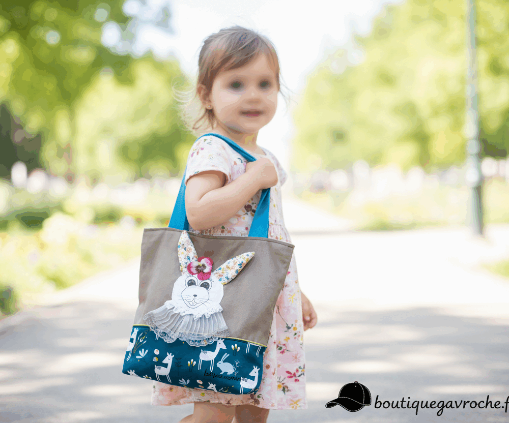 Sac artisanal lapin pour enfant petit sac à bandoulière motifs fleurs fait main à Brive Boutique Gavroche Label Origine Corrèze.
