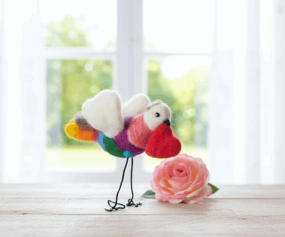 Oiseau multicolore avec coeur (frais de port offert)