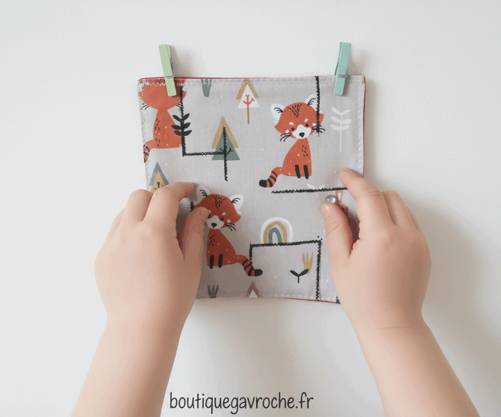 Labyrinthe à bille Montessori motif renard en tissu jaune et gris fait main à Brive Boutique Gavroche Label Origine Corrèze.