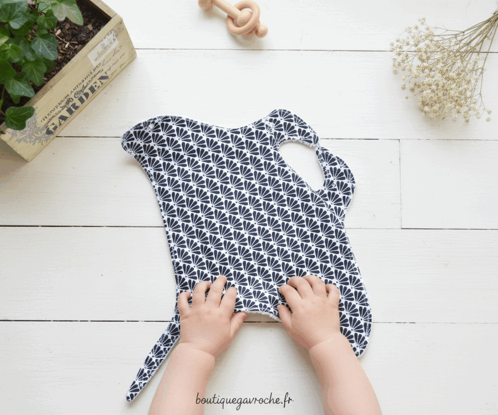Doudou raie manta noir et blanc personnalisé Montessori en coton et éponge de bambou fait main à Brive Boutique Gavroche Label Origine Corrèze.
