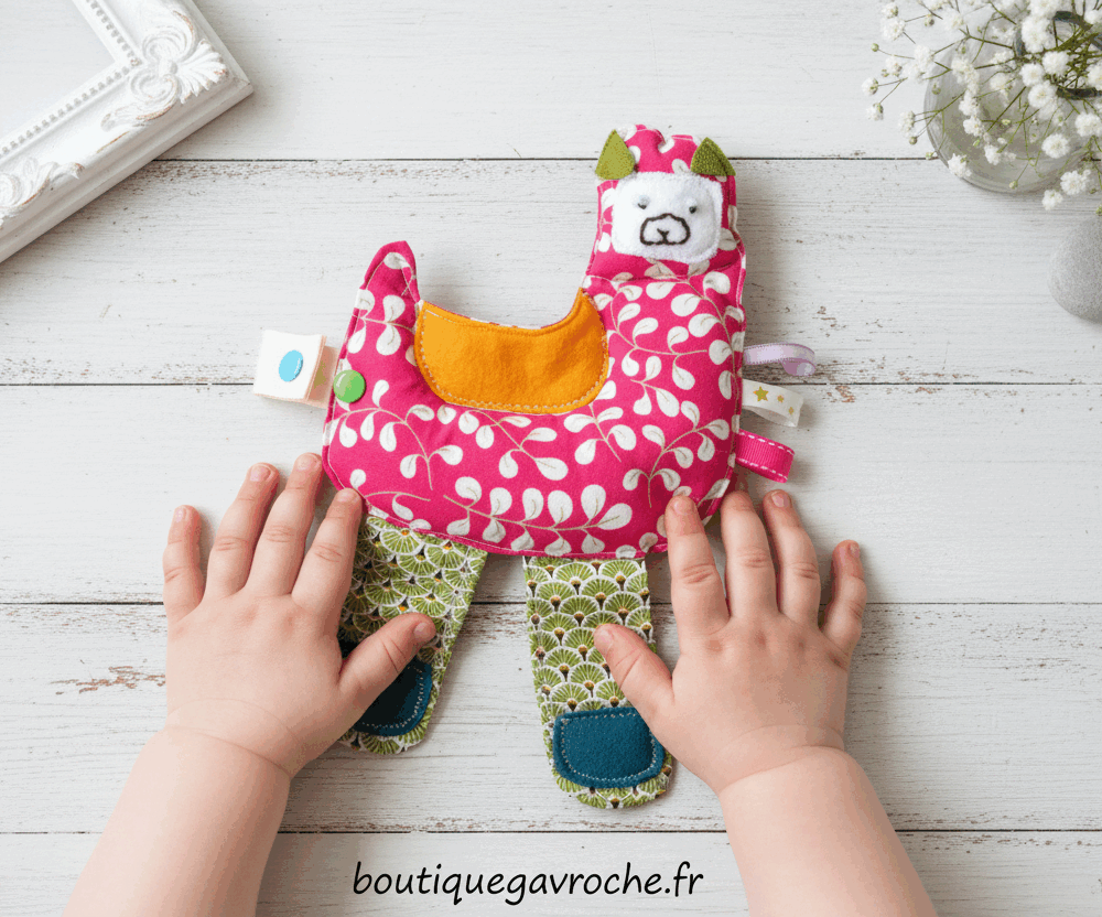 Doudou Lama, prénom Personnalisé avec Attache Tétine et Carré Douceur (frais de port offert)