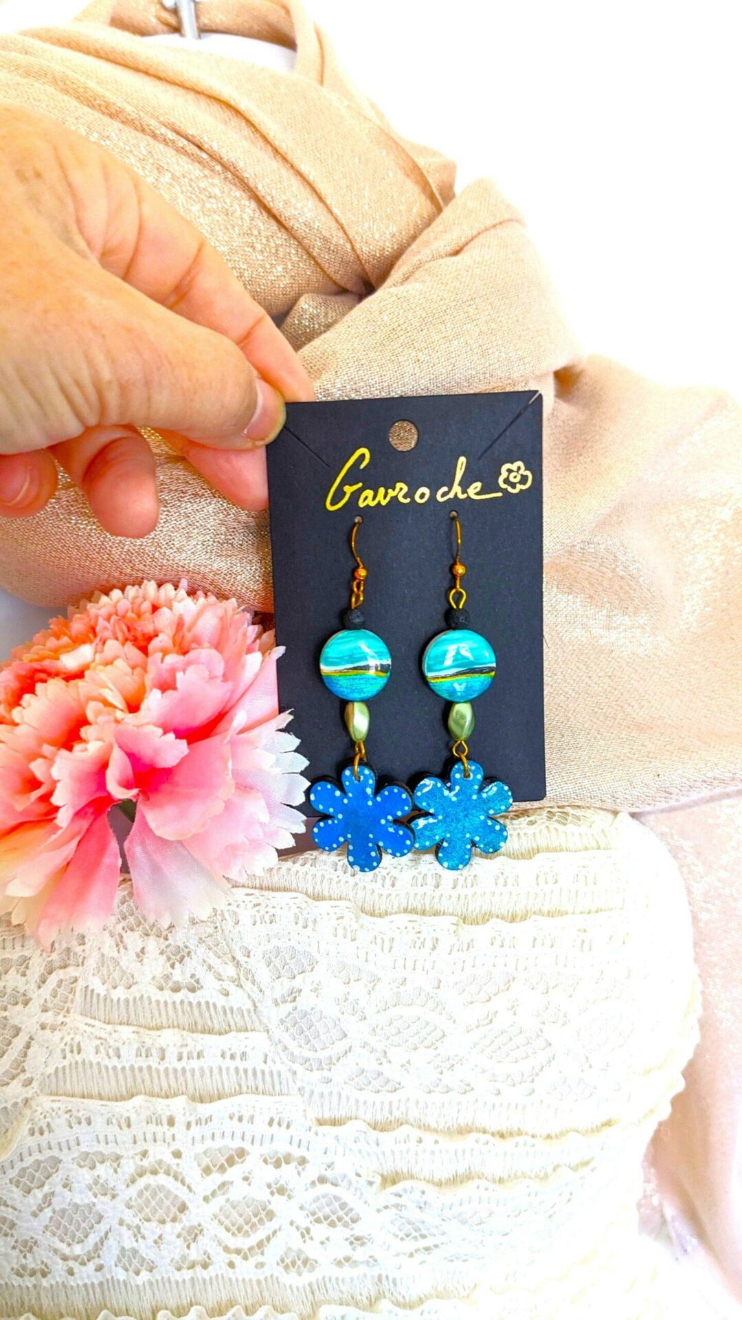 Boucles d'oreilles Fleurs bleues – Image 3