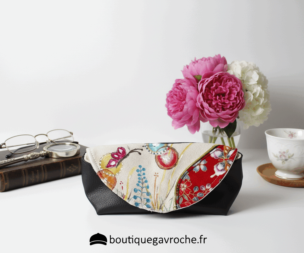 Étui à lunettes – Papillon sur un Jardin Japonais