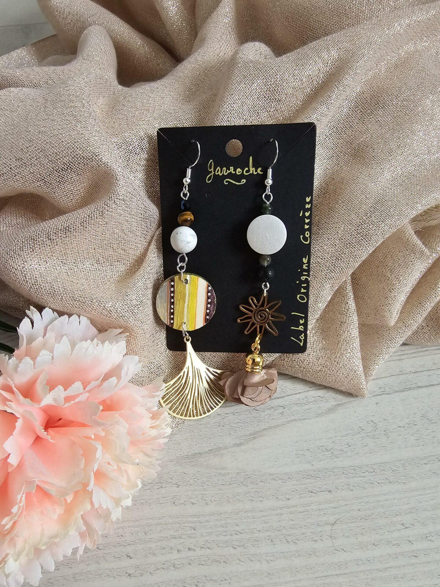 Boucles d'Oreilles Asymétriques longues: MADAGASCAR – Image 4
