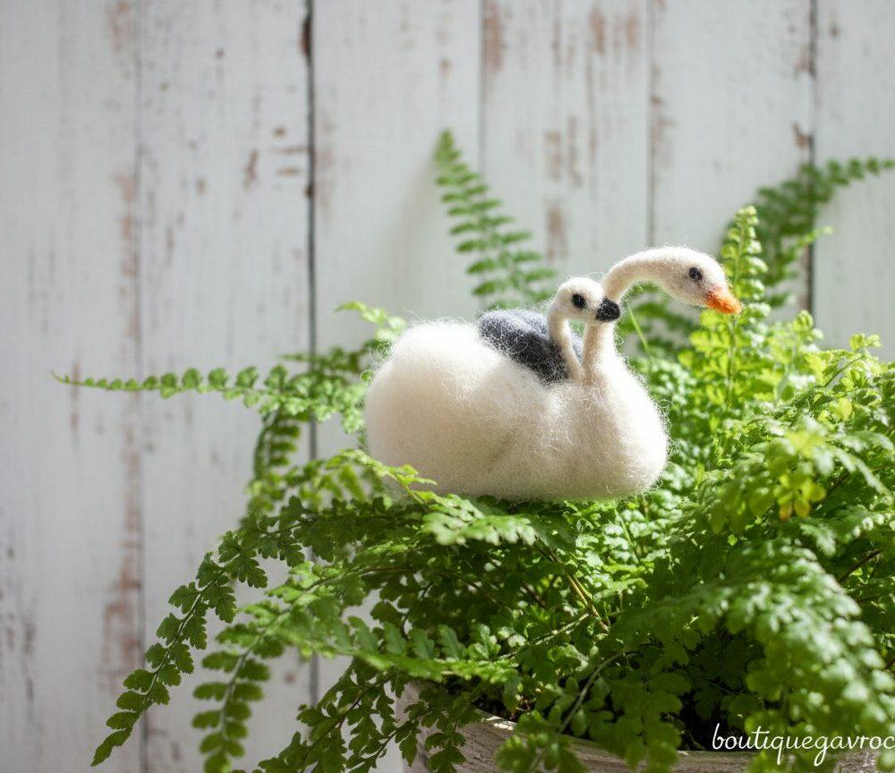 Cygne majestueux et son bébé (frais de port offert)