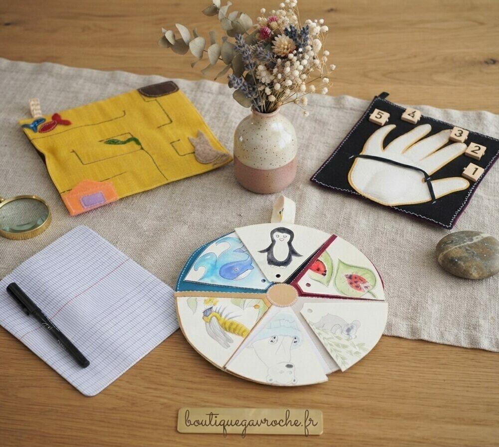 Kit éveil Montessori artisanal avec main à compter labyrinthe ronde des couleurs et feuille écriture offerte fait main à Brive Boutique Gavroche Label Origine Corrèze.